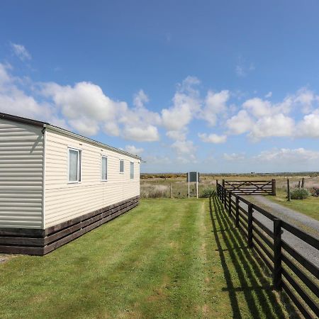 Trewan Chalet Holyhead Exteriör bild
