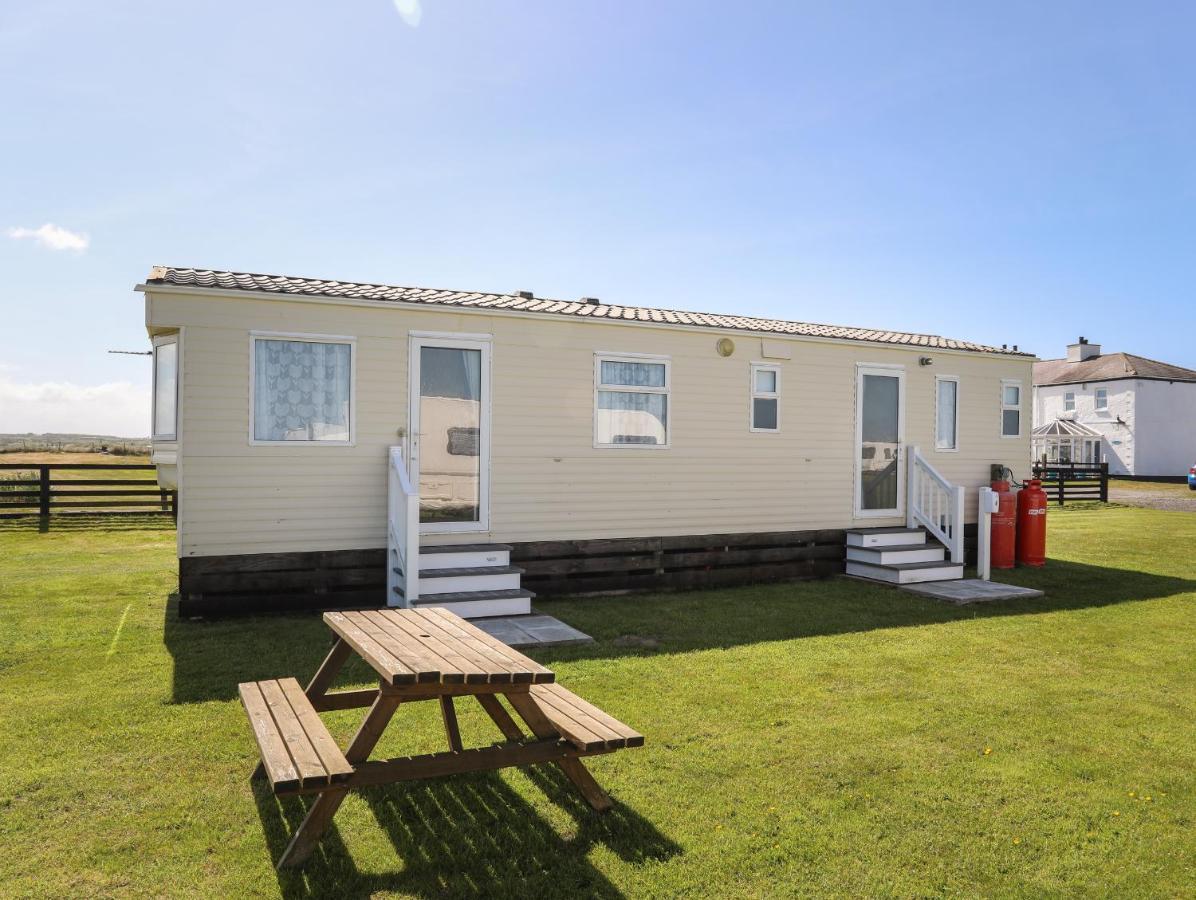 Trewan Chalet Holyhead Exteriör bild