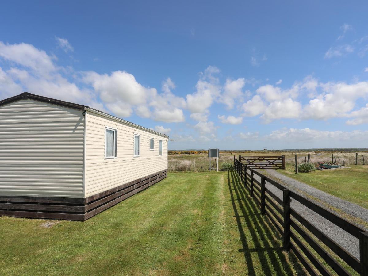 Trewan Chalet Holyhead Exteriör bild